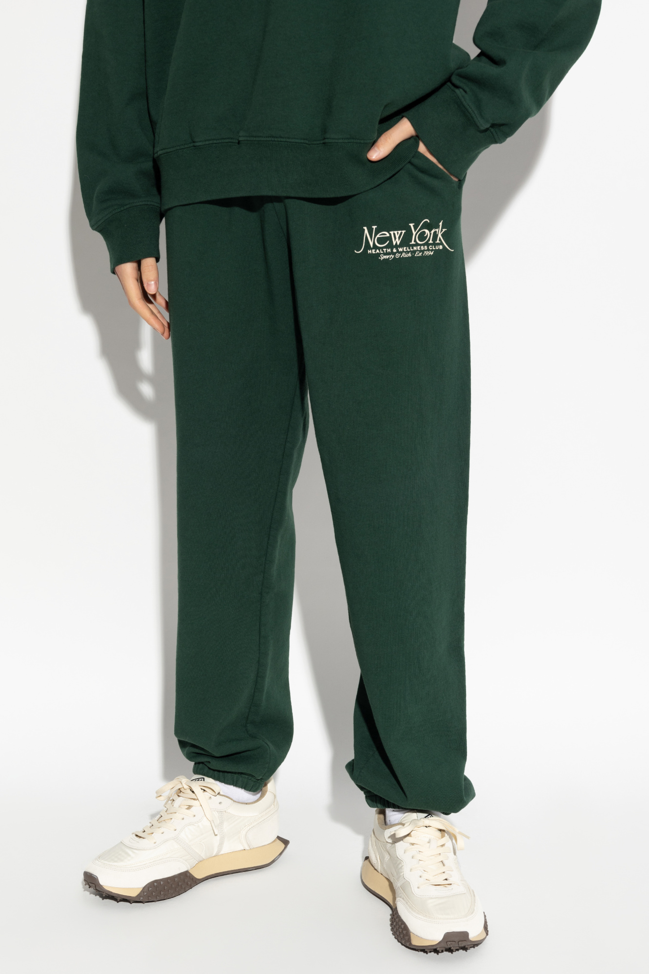ボトムスその他 Sporty & Rich Serif Logo Embroidered Jogger Pants Forest Gre Sporty & Rich Serif Logo Unisex Embroidered Sweatpants Green